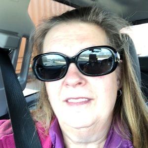 Meet your Posher, Lora